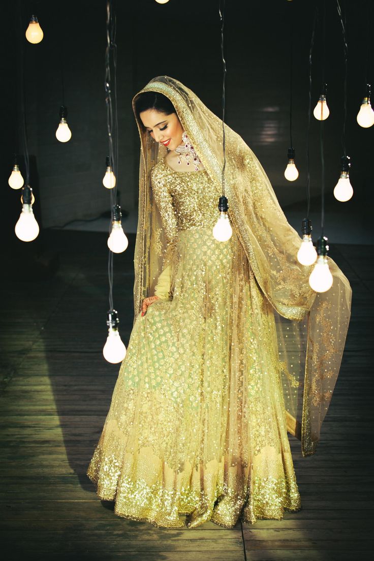 most impressive golden bridal dress (7)