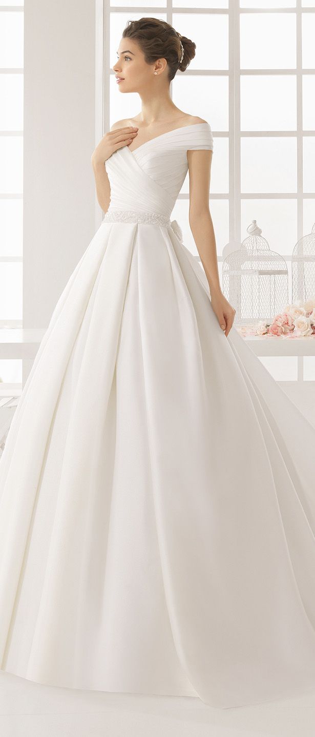 3. Aire Barcelona 2016 Wedding Dress