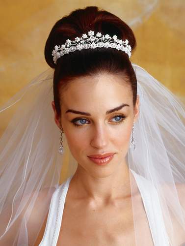 10 Stylish and western traditional tiara for brides (9)