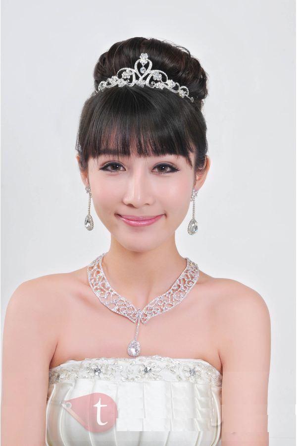 3 Stylish and western traditional tiara for brides (2)