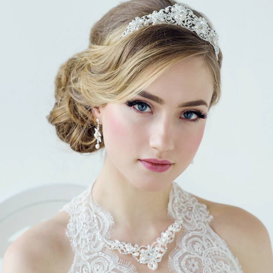 5 Stylish and western traditional tiara for brides (4)