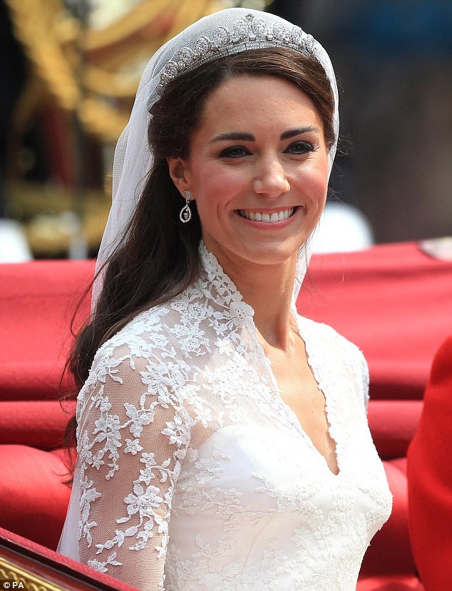 5. beautiful tiara with the veil