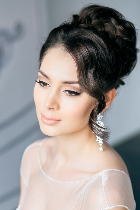 6 Wedding Makeup & Hairstyle Ideas for Every Bride (5)