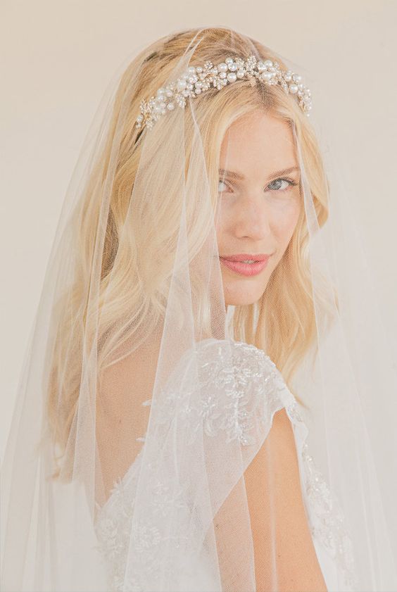 beautiful Wedding Veil & Headpiece