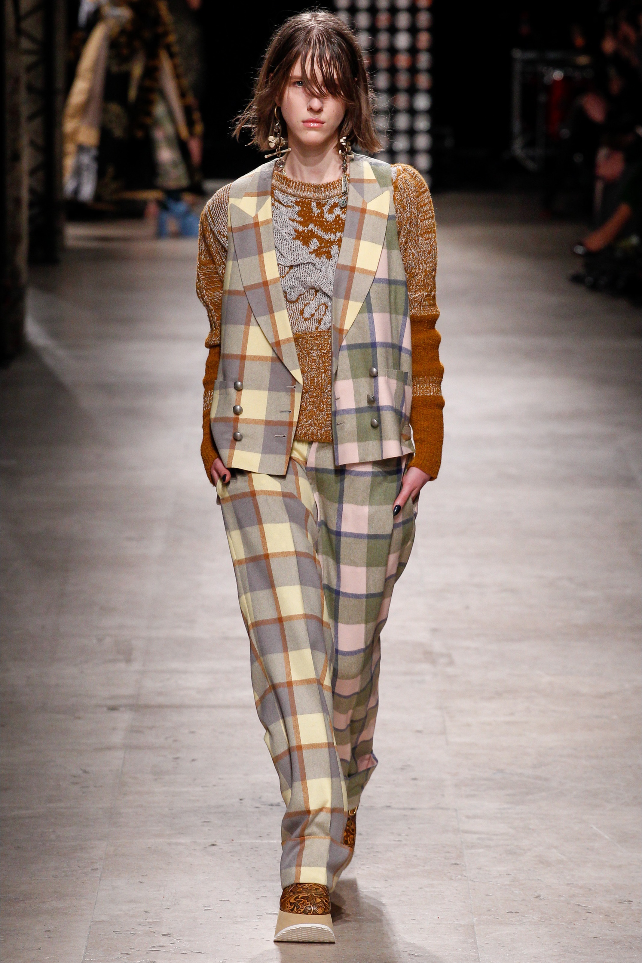 5. Andreas Kronthaler for Vivienne Westwood winter wear collection 2017 (23)
