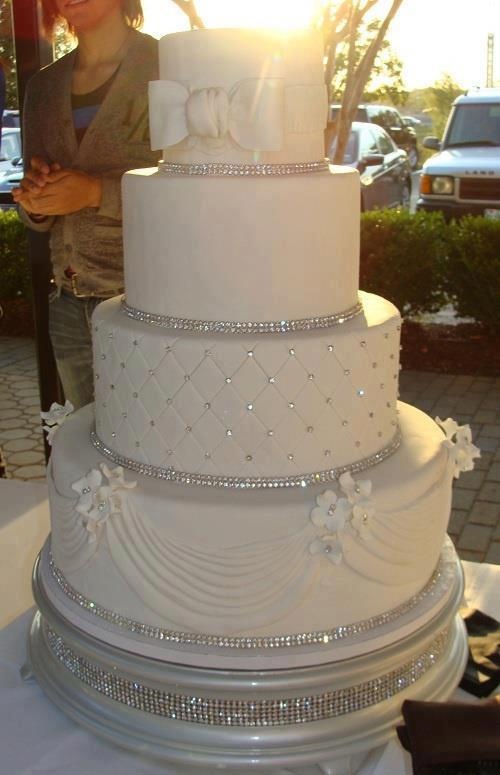 1 beautiful white wedding cakes with bling (4)