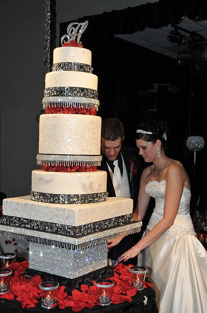 2 beautiful white wedding cakes with bling (14)