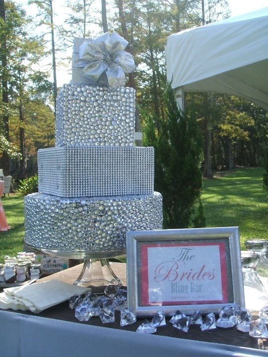 4 beautiful white wedding cakes with bling (8)